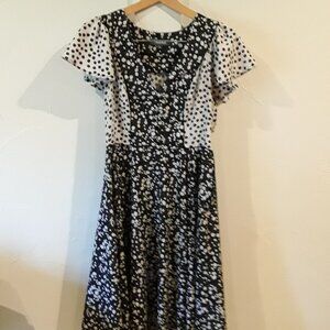 Mod Cloth Flutter Sleeved Ditsy Floral A-Line Dress Size 8